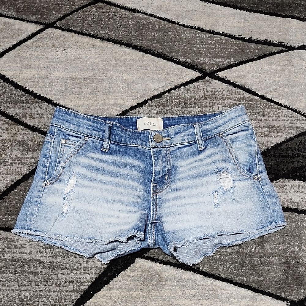BKE STELLA EMBROIDERED DISTRESSED RAW-EDGE DENIM JEAN SHORTS